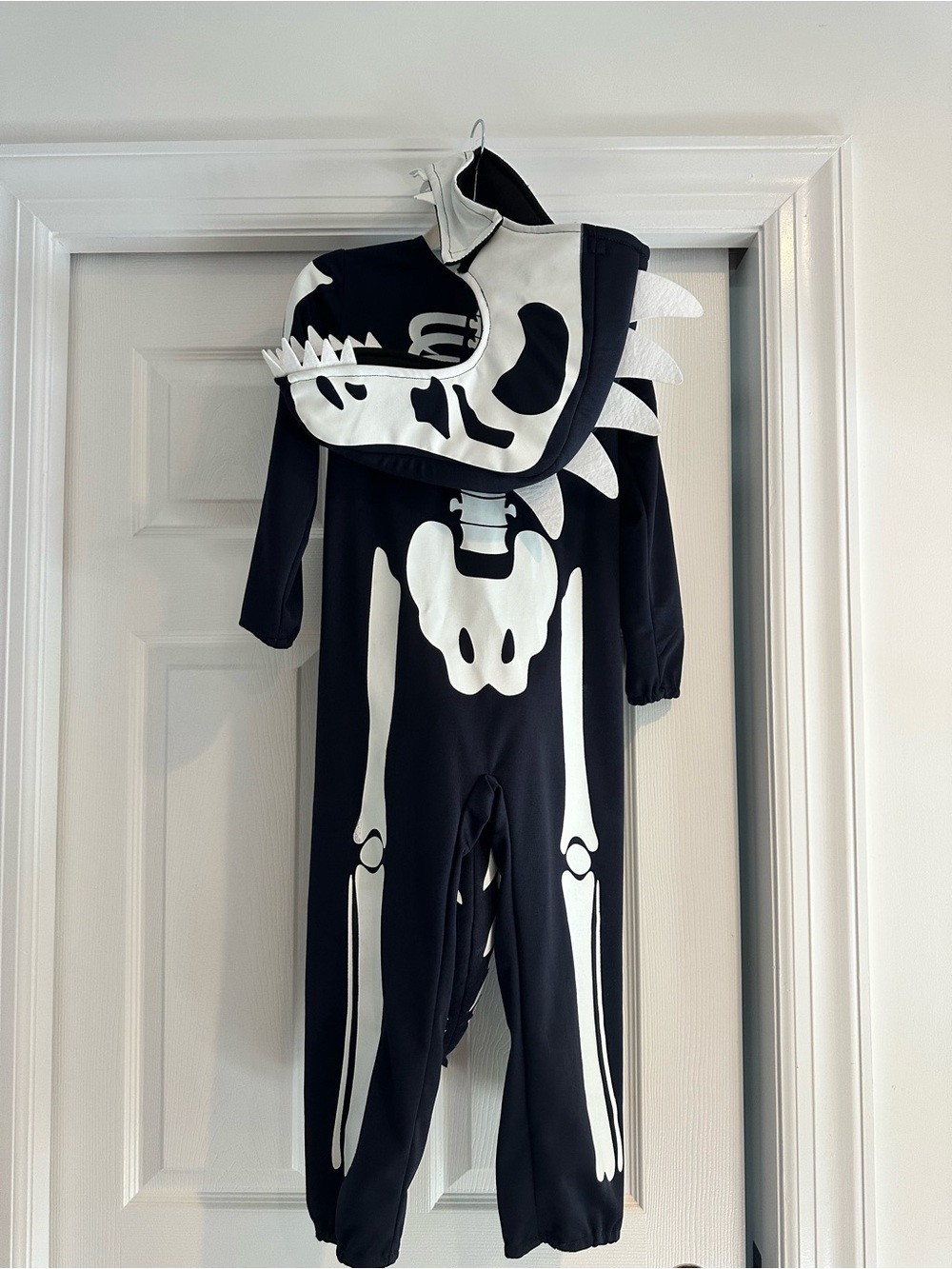 Pottery Barn Kids Black & White Dinosaur Skeleton Costume size 4/6